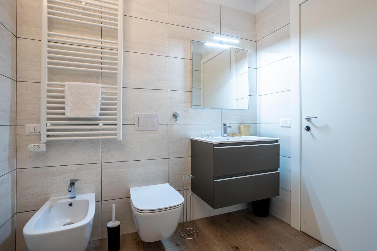 City Centre Apartment - 10 Minutes To Duomo - Free Wifi E Netflix มิลาน ภายนอก รูปภาพ