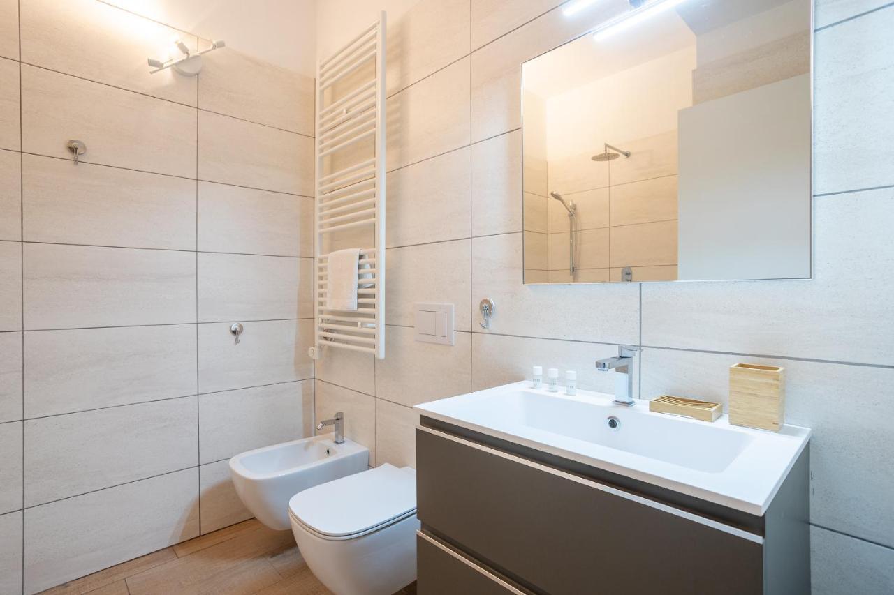 City Centre Apartment - 10 Minutes To Duomo - Free Wifi E Netflix มิลาน ภายนอก รูปภาพ